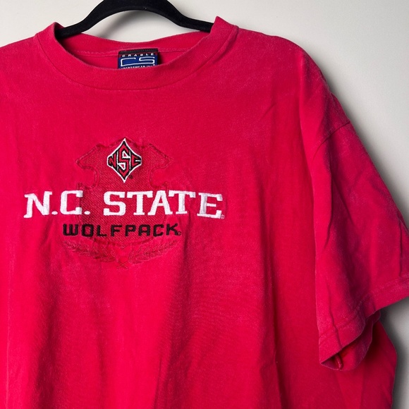 Crable Sportswear Inc Red NC State Wolfpack Embroidered Short Sleeve Shirt XL - Picture 1 of 14